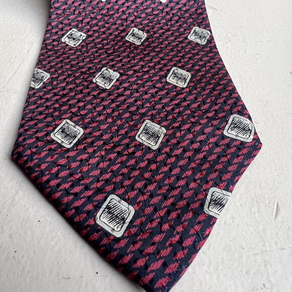Giorgio Armani Cravatte Red & Black 100% Silk Italian Tie w/ Geometric Accents - Picture 7 of 13